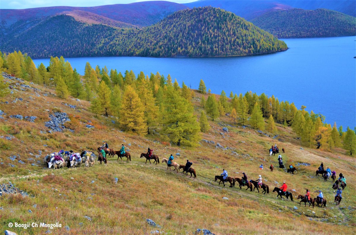 Ширээт нуур  /Хүйсийн найман нуурын/
Өвөрхангай аймгийн Уянга сум