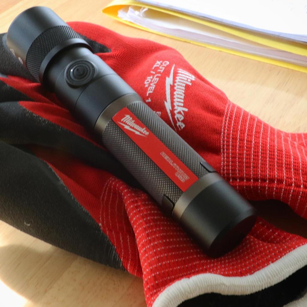 MilwaukeeTool's tweet photo. ✅ Adapts
✅ Performs 
✅ Survives
USB Rechargeable 1100L Twist Focus Flashlight > https://t.co/tTo3wdoH72
Photo Credit: markthomasbuilder https://t.co/SaB6E1QbTD