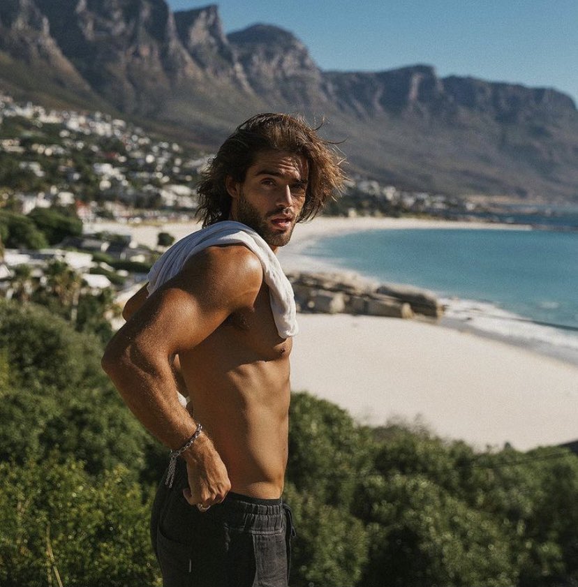 MenLounge's tweet image. 