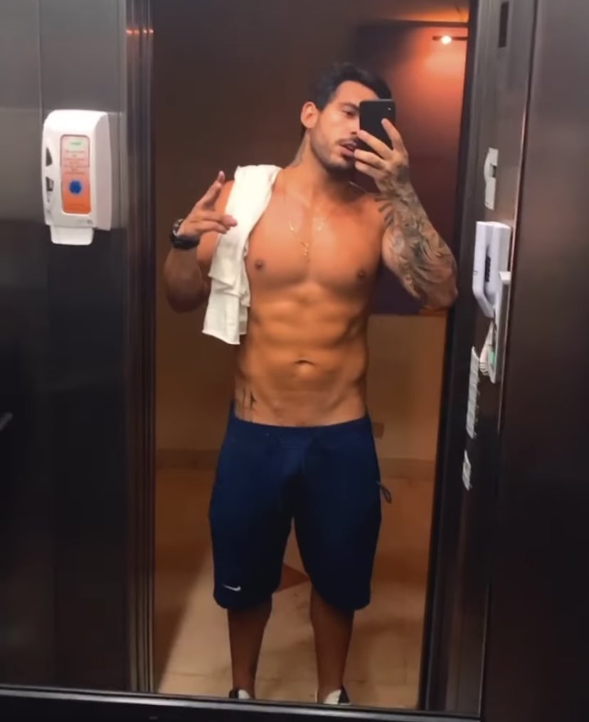 MenLounge's tweet image. 