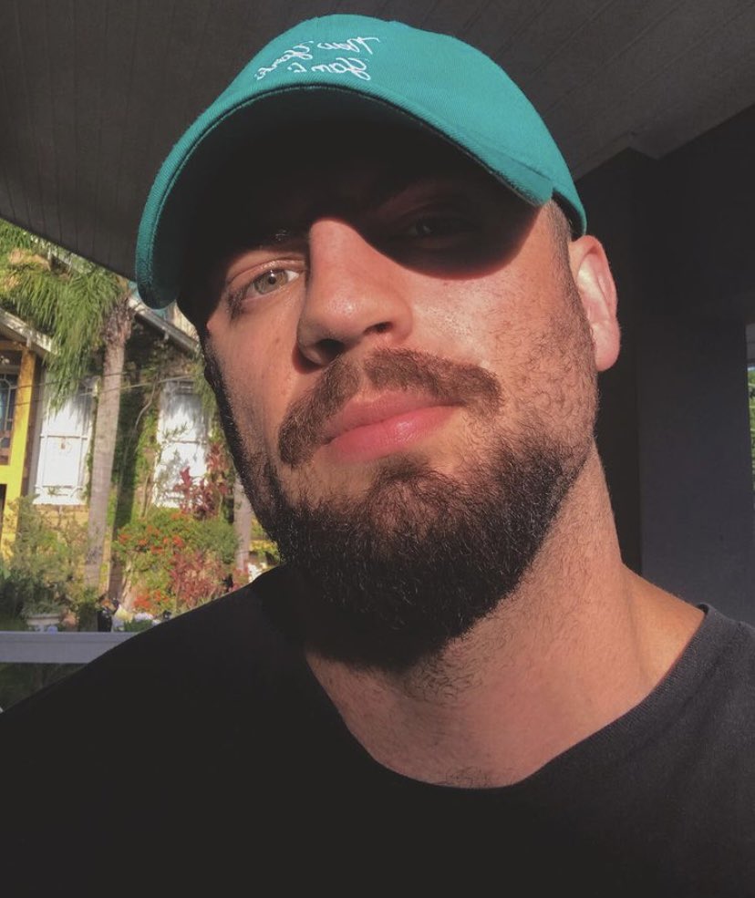 MenLounge's tweet image. 