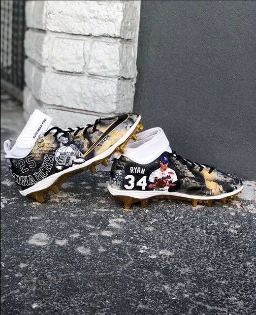 Saints's tweet photo. Brees honors some of his favorite baseball players with his custom cleats today! ⚾️ 

🎨: @SolesBySir https://t.co/ql7d3nUFcT