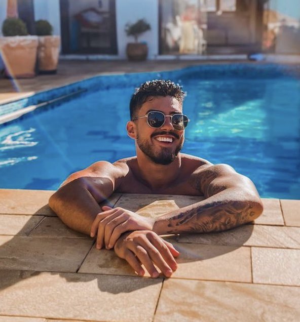 MenLounge's tweet image. 