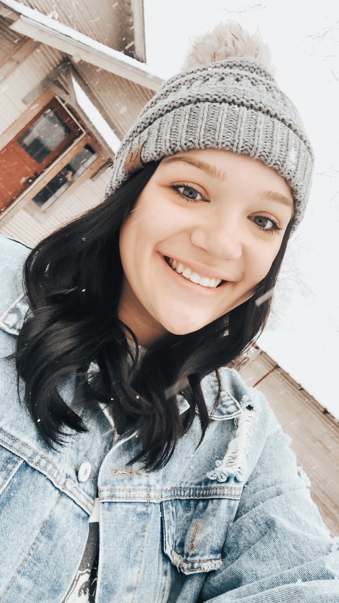 Bailey girls first snow day☃️💕