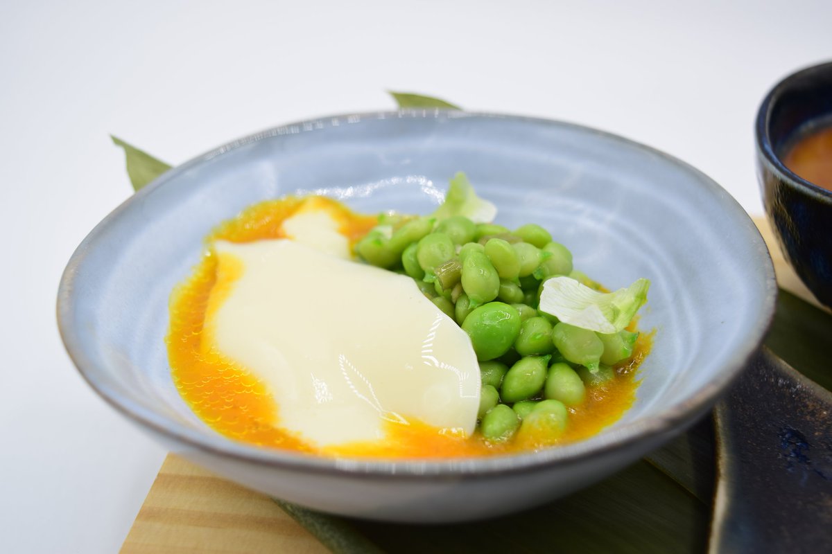 lmgastronomia's tweet photo. #Honzen - #Ryõri

#OjodeTigre de #Calamar

#Caballa #Curada en #Kombu

#Alberjas con #Emulsión 
de #AjíAmarillo, #kizami 
y #TofuCasero

#Tofu de #Aguacate 
#Wasabi #Fresco 
y #ErizodeMar 

#Pakta 
#NachoDomenech
#elBarriFamily
#PaktaRestaurant #elBarri https://t.co/O7FLAAsxlC