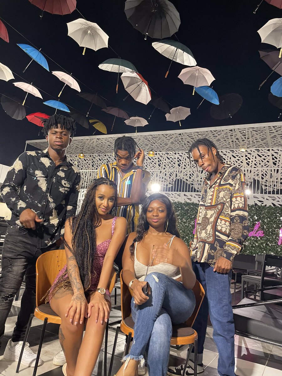 mani_ryderz's tweet photo. Family zoomed https://t.co/HYzEXXBNG3