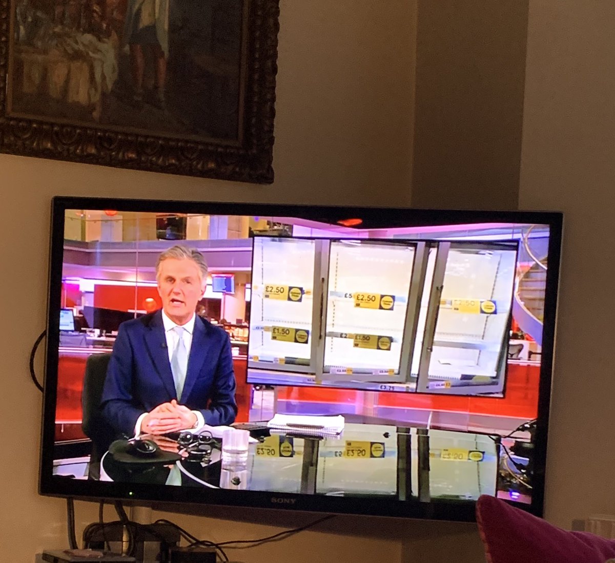 campbellclaret's tweet photo. The ⁦@BBCNews⁩ report on empty shelves in Northern Ireland. No mention of promises made that it would never happen.Instead @michaelgove claiming ‘We always said’ there would be disruption.’ No you didn’t. Reported like an issue for supermarkets. No context. Normalising lies https://t.co/wPZsT6HvSN