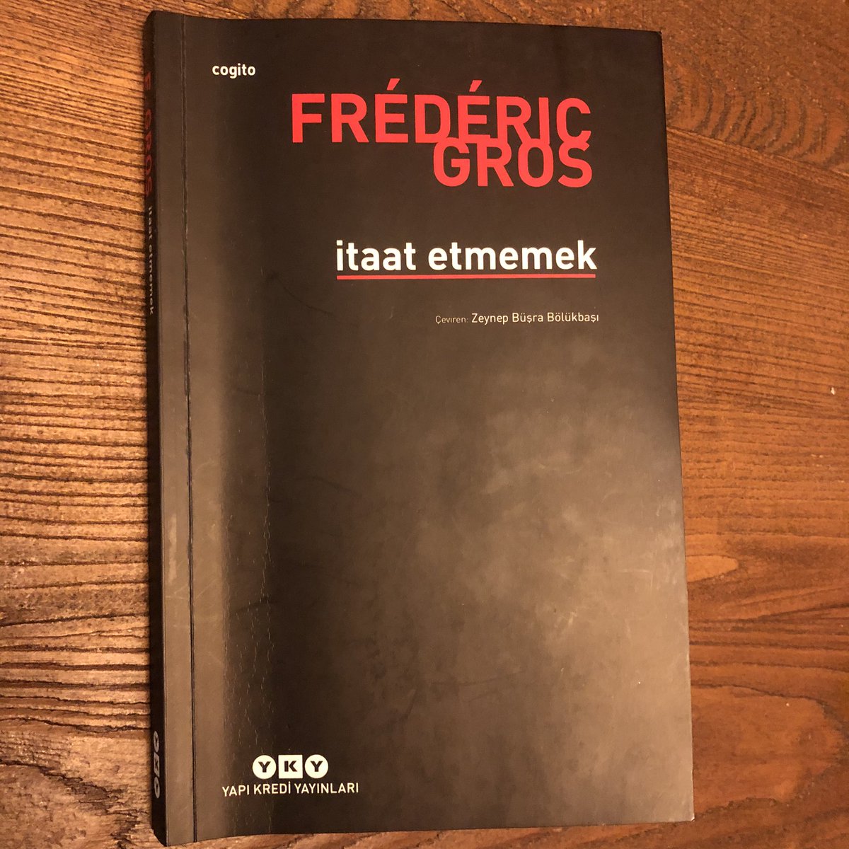 irmakzileli's tweet photo. İnsan neden itaat eder? Konformizm, bir biat biçimi olarak razı gelmek, sivil itaatsizlik gibi kavramlar etrafında eski çağlardan günümüze filozof ve sosyologların izini süren makalelerinde Frederic Gros, günümüzün can alıcı bir meselesi olan biat kültürünü tartışıyor. https://t.co/g5yTFXq8ey