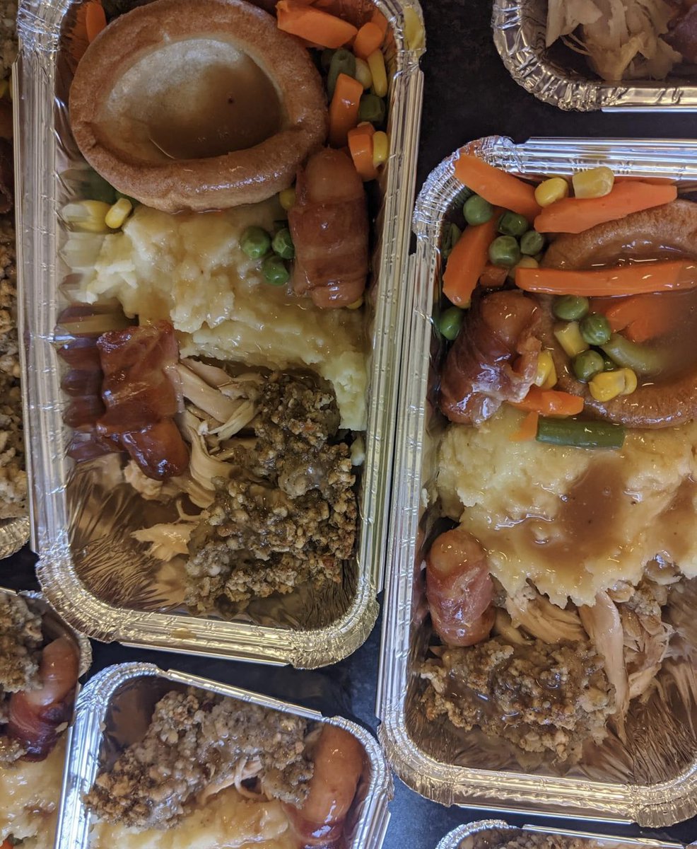 Two_Brews_'s tweet photo. Sunday treats for our homeless friends ❤️
•
Thanks to Gillian for the Sunday lunches 🍲 and Jayne for the cakes 🧁
•
#homeless #manchesterhomeless #homelesshelp #manchester #twobrews #community #community #commnuityhelp #kindness #endhomelessness #hello2021 #fundraising https://t.co/bQNYsS0E9y