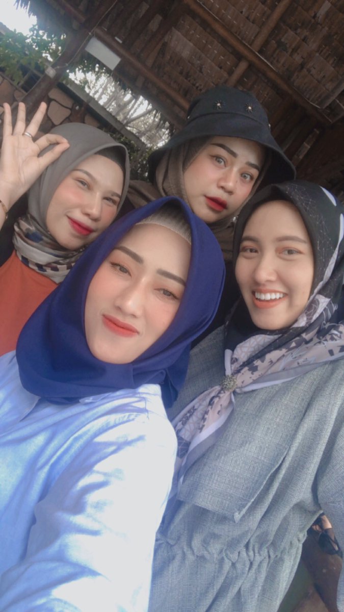 putriindriani93's tweet photo. Kalian berdua ninggalin aku berdua disini, padahal kita mau jd 4 bumil katanya Kmu mau nyusul punya debay juga dek syifa 😢Ya Allah secepat ini, aku berdua sm ici bakalan ksi temen main buat fatih kak jd yg tenang yah kak dsna sampai ketemu nanti lgi 😢😢 #SJ182 #BestForever https://t.co/rHAgHiAaHW