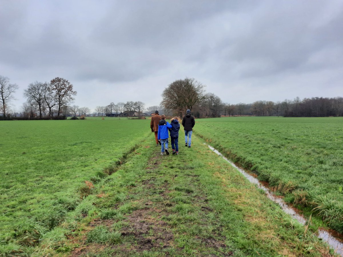 Als er op maandag file staat, moet er meer asfalt komen. Als er op zondag file staat, worden mensen weer naar huis gestuurd.
Hoog tijd dat er meer toegankelijk groen in Nederland komt, óók dicht bij huis. 
#ruimtevoorlopen
#rechtopeenommetjevanafdevoordeur