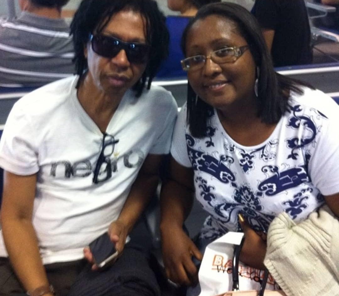 alycinhamoraes's tweet photo. Aquela saudade de encontrar com @djavanoficial no aeroporto, depois de viver o show dele!!
• Aeroporto de Salvador (Turnê Rua dos amores);
• Aeroporto de Aracaju (Turnê Vidas pra contar);
• Aeroporto de São Luís (Turnê Vesúvio).
Ai, que vontade de um show ❤ https://t.co/xqZ1DmfA2R