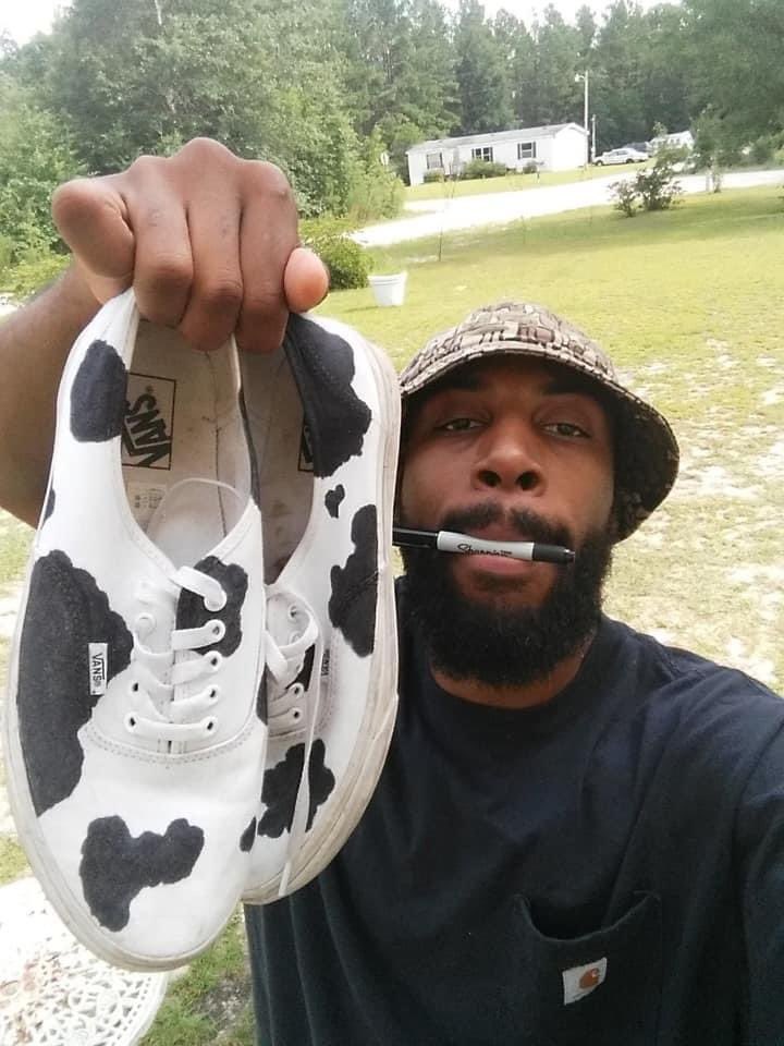31aivil0's tweet photo. can we talk about the local artist @mentnelson who got totally robbed by @VANS_66 ??? https://t.co/wfTBKYZBE4