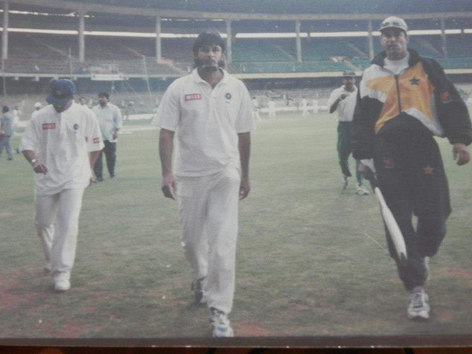 May be for the first time in his entire carrear akram turned out to be a villain for pak cricket fans as he opted not to play in this crucial game for fitness issue.On the morning of match day with indian coach sandip patil..u can spot sachin as well.Pic Credit: Nitin Mujumdar