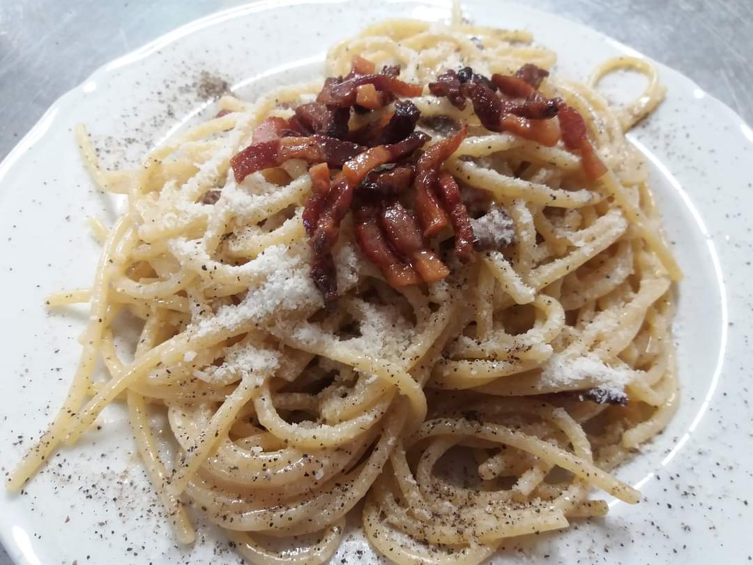 REutizio's tweet photo. CARISSIMI AMICI DA DOMANI L'UMBRIA TORNA GIALLA....
VI ASPETTIAMO TUTTI I GIORNI A PRANZO...
NON MANCATE..... https://t.co/yPWwn4W0k2