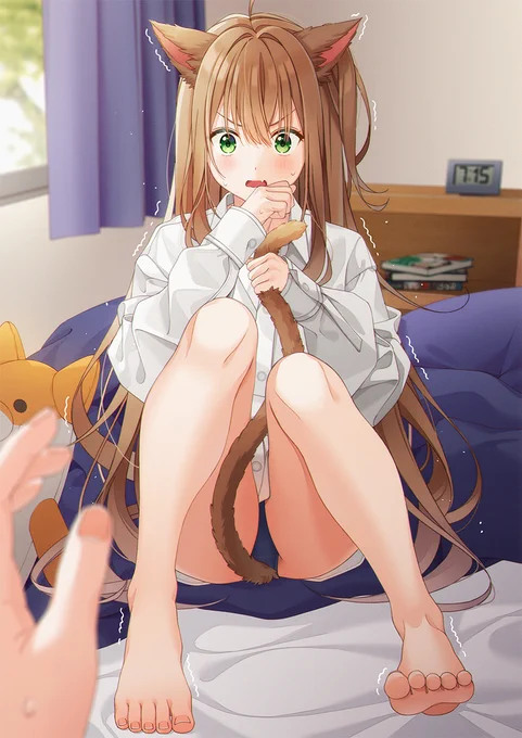 ある日、目を覚ましたら幼なじみちゃんにねこみみとしっぽがついていた。
「にゃ、にゃにっ!?耳としっぽ...?それになんにゃのこの格好...!バ、バカ!じろじろ見んな!!」 