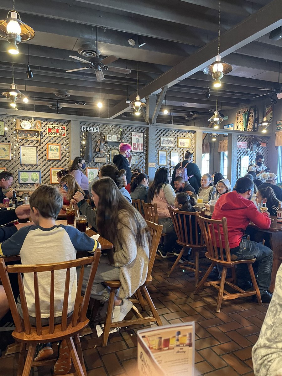 MAMCORescueDogs's tweet photo. No social distancing or concern for patrons at Cracker Barrel on Bronson Memorial Hwy, Kissimmee, FL. Horrified and in disbelief.Cracker Barrel is great and all but they are NOT working to prevent the spread of COVID-19 at all! #crackerbarrel https://t.co/tozYMGm0Xw
