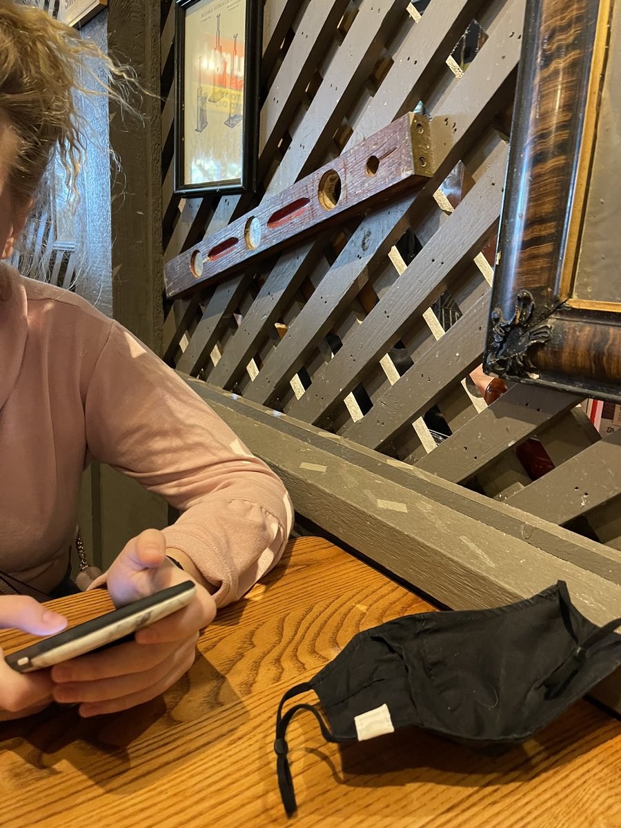 MAMCORescueDogs's tweet photo. No social distancing or concern for patrons at Cracker Barrel on Bronson Memorial Hwy, Kissimmee, FL. Horrified and in disbelief.Cracker Barrel is great and all but they are NOT working to prevent the spread of COVID-19 at all! #crackerbarrel https://t.co/tozYMGm0Xw
