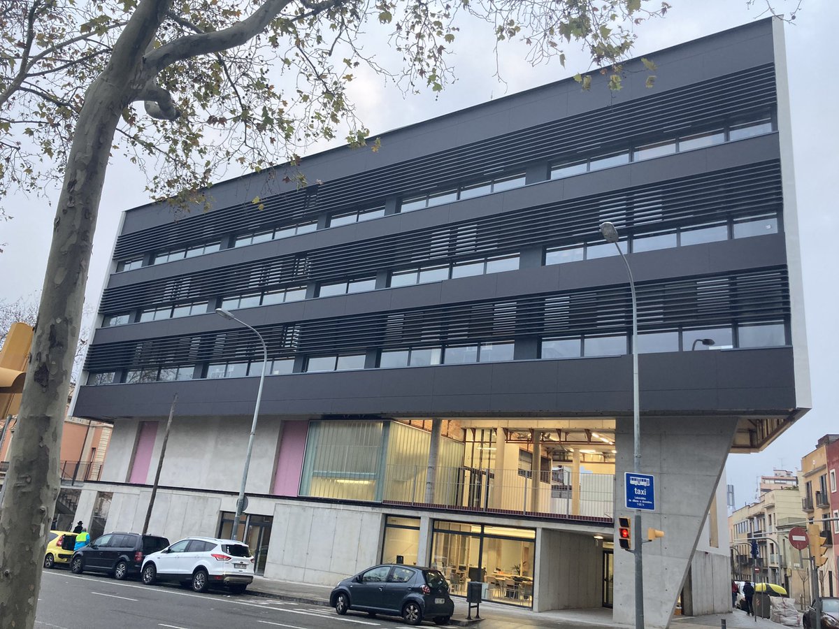 marcjurado's tweet photo. @MartiEstruch @EAnglesola @educaciocat @consorciedubcn @AFAanglesola @merigu3 @oteroangulot3 @DiariEducacio @BCN_LesCorts Som moltes les que ens estem fent l’escola nova a sobre!!! 😱😍🥰 https://t.co/SEB36JAnwn
