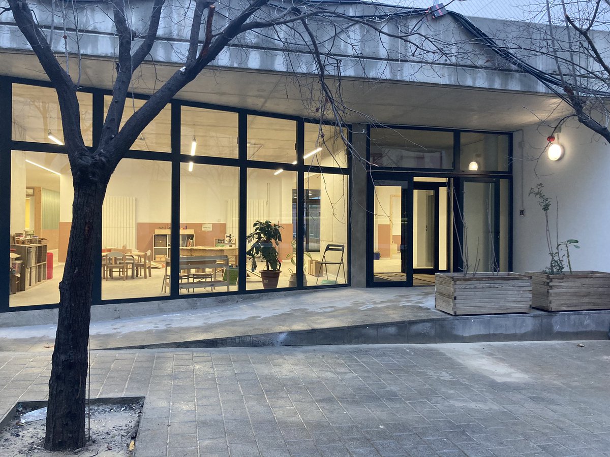 marcjurado's tweet photo. @MartiEstruch @EAnglesola @educaciocat @consorciedubcn @AFAanglesola @merigu3 @oteroangulot3 @DiariEducacio @BCN_LesCorts Som moltes les que ens estem fent l’escola nova a sobre!!! 😱😍🥰 https://t.co/SEB36JAnwn