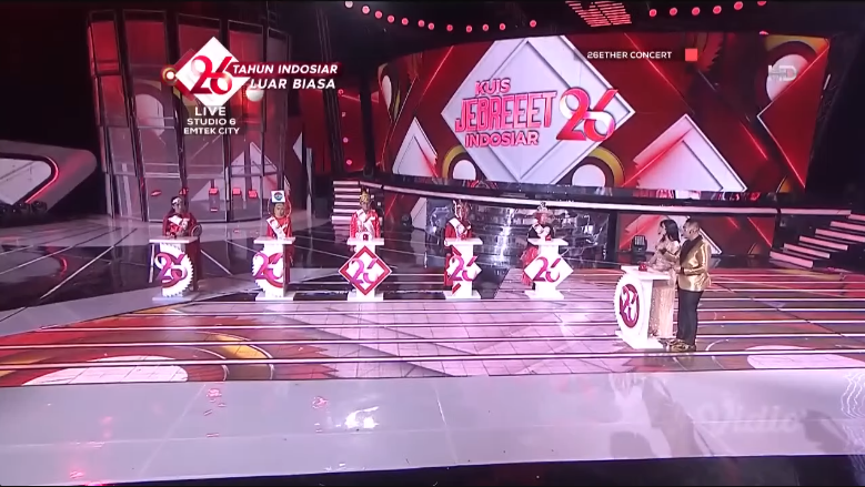 Indosiar's tweet photo. Semakin sengit, persaingan ke-5 finalis #KuisJebreeet26 untuk berkesempatan meraih grandprize senilai 260 Juta Rupiah
#26EtherConcert. https://t.co/kN2dXeWy17