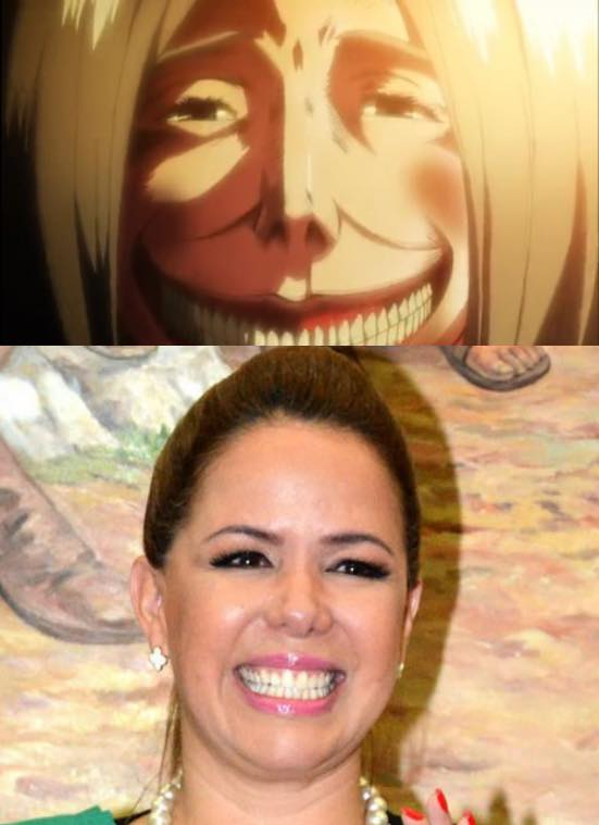 Ya saben vecinos, cualquier parecido de la señora con el titán de la sonrisa es solo una rara coincidencia.