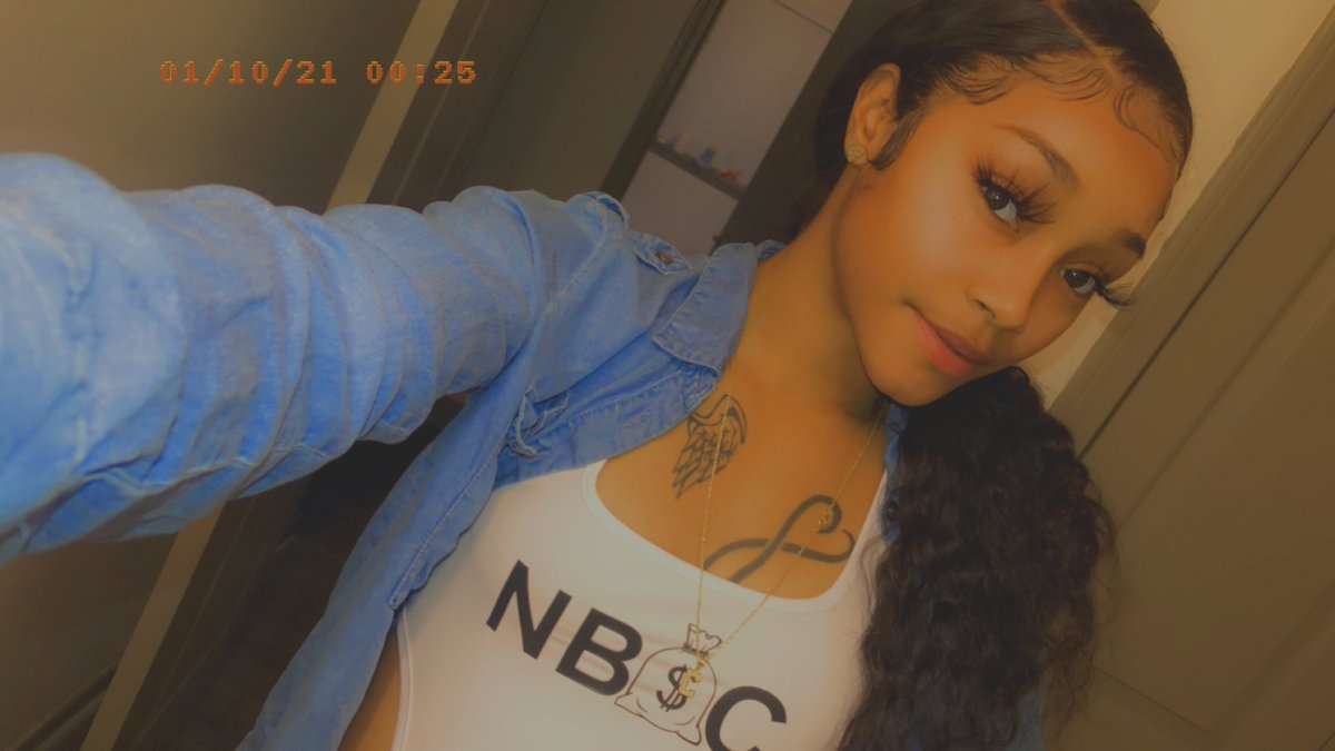 _Charmssss's tweet photo. Upload Heavy Vibessss 🖤🧚🏽‍♀️✨ https://t.co/uRl1XUHYP2