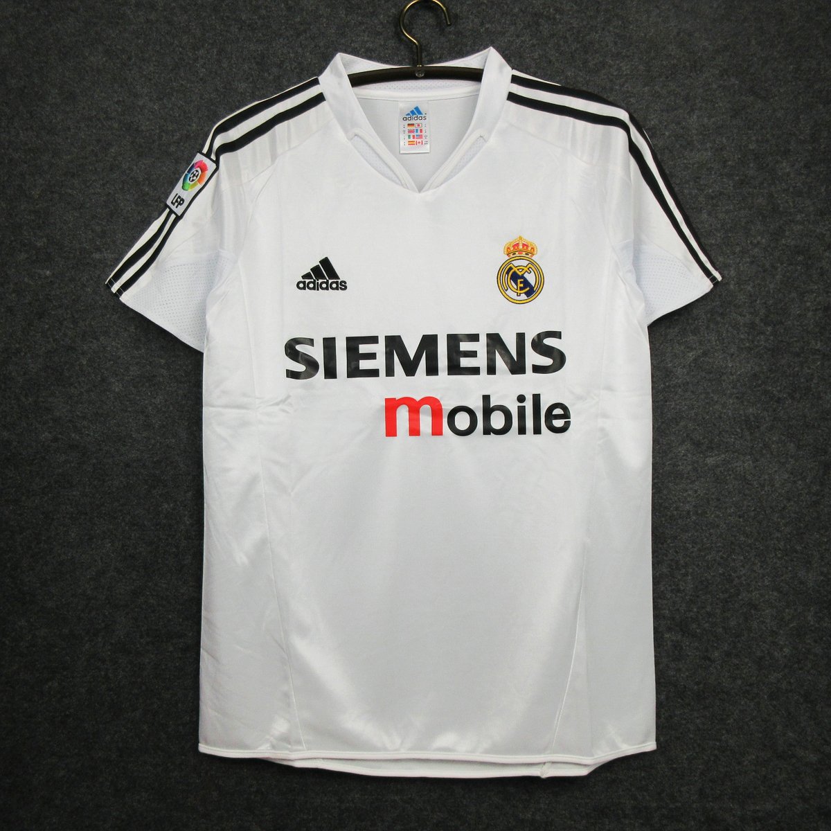 K7CAMISAS's tweet photo. Camisa do Real Madrid retro disponível para encomenda
#k7camisas #camisadefutebol #k7futebol #Real #Madrid #RealMadrid #camisasdefutebolretro #Zidane https://t.co/6k09I8HBnL