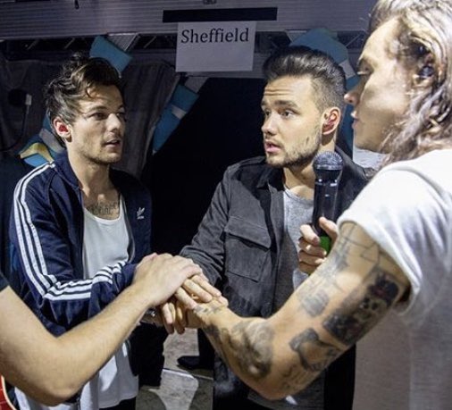 Happy times together we've been spendingI wish that every kiss was never endingOh, wouldn't it be nice?