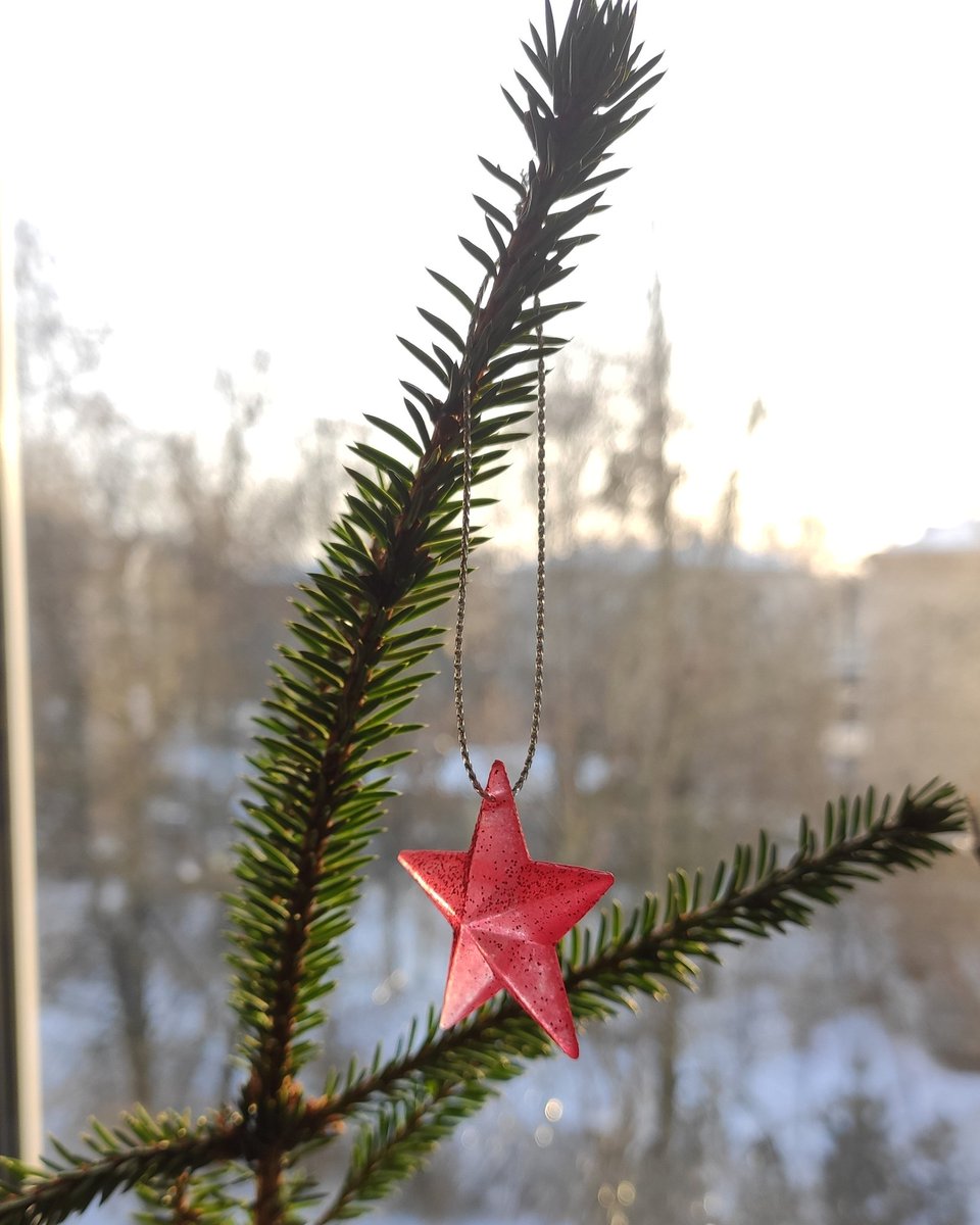 Red_Hatty's tweet photo. Time for rest is behind, time for new achievements! 🌟
#christmastree #winter #onthewindow #redhattyphoto #shooting #shoot #nofilter #life #moments #followme #sweethome #SPb #SaintPetersburg #NewYear2021 https://t.co/CkiCaeEZCh