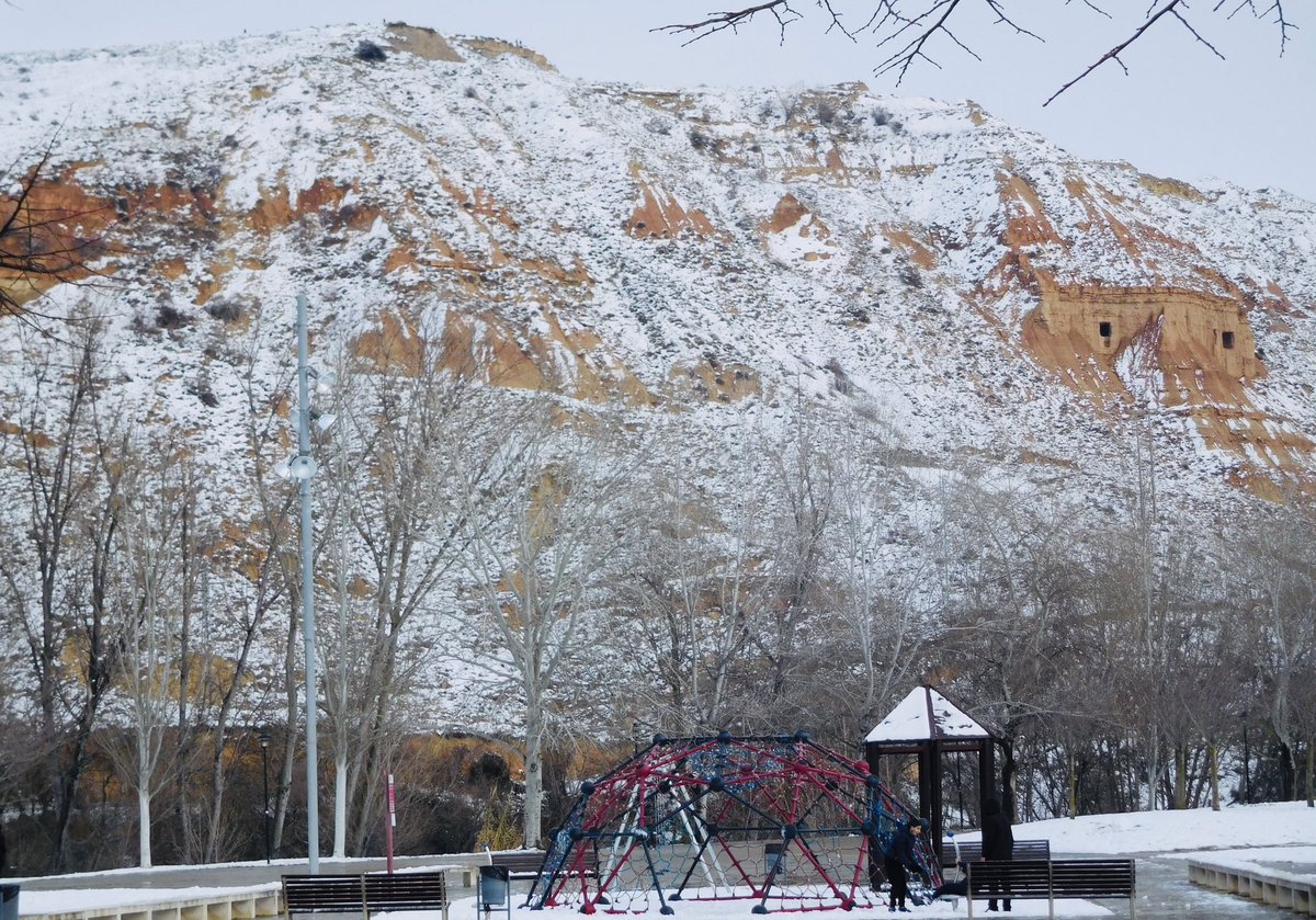 kabemayor's tweet photo. #parquedelebro #montecantabria #logroño https://t.co/Tj7XCpjFB9