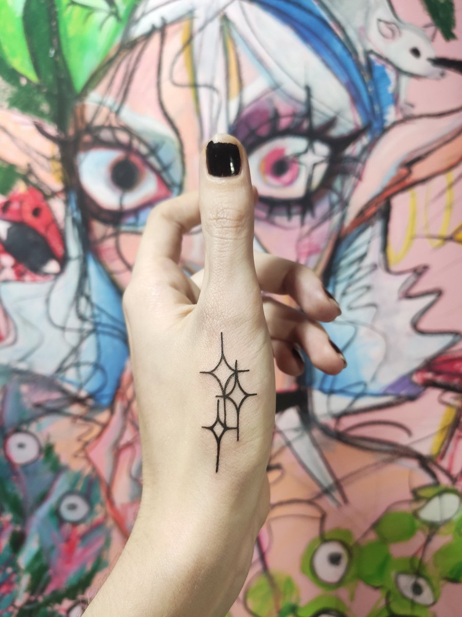 ZYG6669's tweet photo. I tattooed myself 😩💗#tattoo #tattooartist #sparkles #littletattoo https://t.co/72rH006ydp