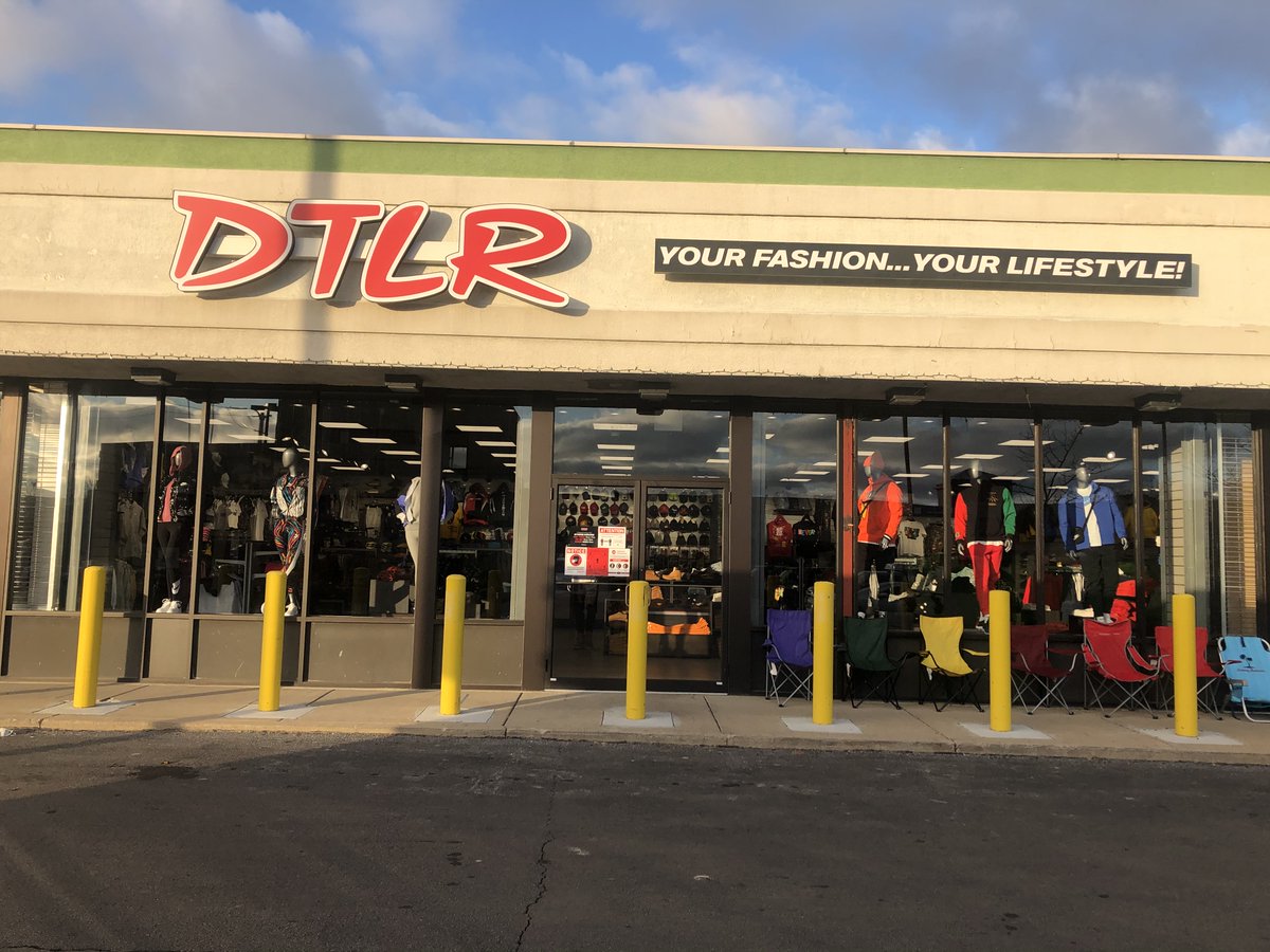 DTLRVILLA's tweet photo. #CHICAGO 🚨 WE'RE OPEN🚨 DTLR GRAND PLAZA 🏃🏾‍♂️
 has re-opened! 🔑 🔑 🔑

Fully stocked w/ the latest releases, fresh apparel and more.  Stop by and shop with us today!

📍 DTLR - GRAND PLAZA
5401-05 S. Wentworth Plaza
Chicago, IL 60609

@mikestreetz

#DTLR
#Chicago
#DisChicago https://t.co/2mLC4DgbD1