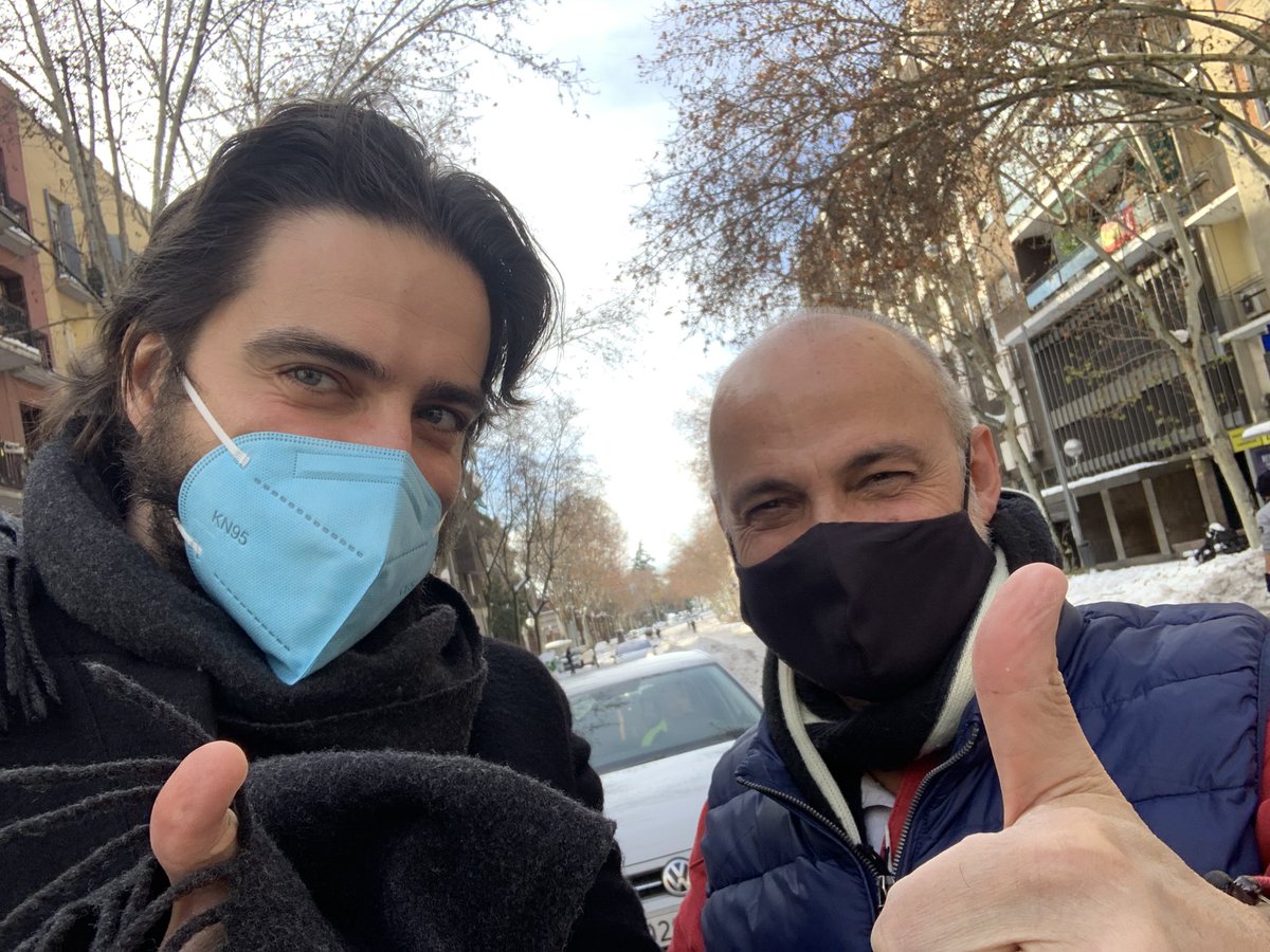 juandimarman's tweet photo. Después de 54 horas de guardia ininterrumpidas por las circunstancias climáticas, un buen hombre ha ido a Madrid a por el relevo y vuelto a por mi y llevado a casa. No tengo palabras @AntoniordrgzCs para agradecerte lo que hiciste. Un fuerte abrazo y Vivan los españoles de bien https://t.co/gN3QbYJzAy
