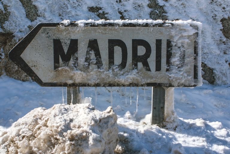 xabieriraola's tweet photo. Nieva en todo el Estado español pero, al parecer, sólo Madrid tirita. La España #olvidada #ninguneada #vaciada #rural también tirita, pero en silencio. https://t.co/Fyxbqkwuov