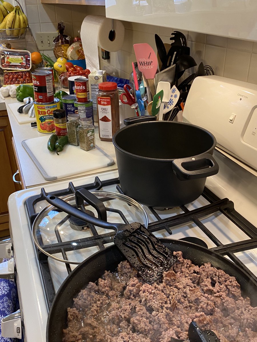 CarrieCMitchell's tweet photo. You know @vianneygriffins is so much more than a school when colleagues share secret family recipes with you! #Chili #SouthernMissouri #BobTrowbridge #WontBeAsGoodAsWhenHeMakesIt #MitchellGirlsLoveTrowChili #SundayCooking #SundayMath https://t.co/sYlrSPAH8a