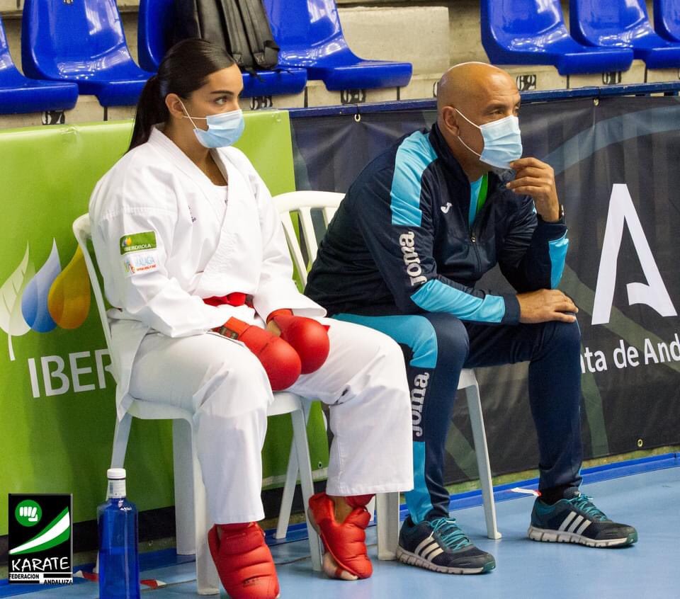 dr_adolforeque's tweet photo. La formación continuada de técnicos deportivos es una herramienta esencial para conseguir mejorar resultados deportivos, prevenir lesiones y procurar las mejores garantías para la práctica de deporte saludable . Intenso fin de semana preparando próximos cursos para técnicos. 📚🥋 https://t.co/eooz0idAkc