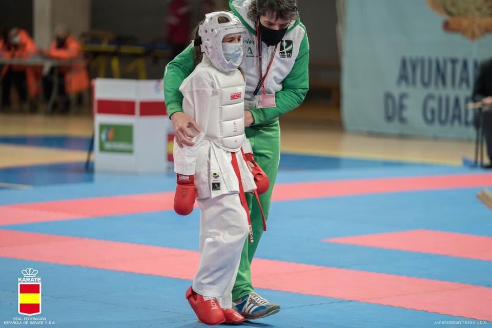 dr_adolforeque's tweet photo. La formación continuada de técnicos deportivos es una herramienta esencial para conseguir mejorar resultados deportivos, prevenir lesiones y procurar las mejores garantías para la práctica de deporte saludable . Intenso fin de semana preparando próximos cursos para técnicos. 📚🥋 https://t.co/eooz0idAkc
