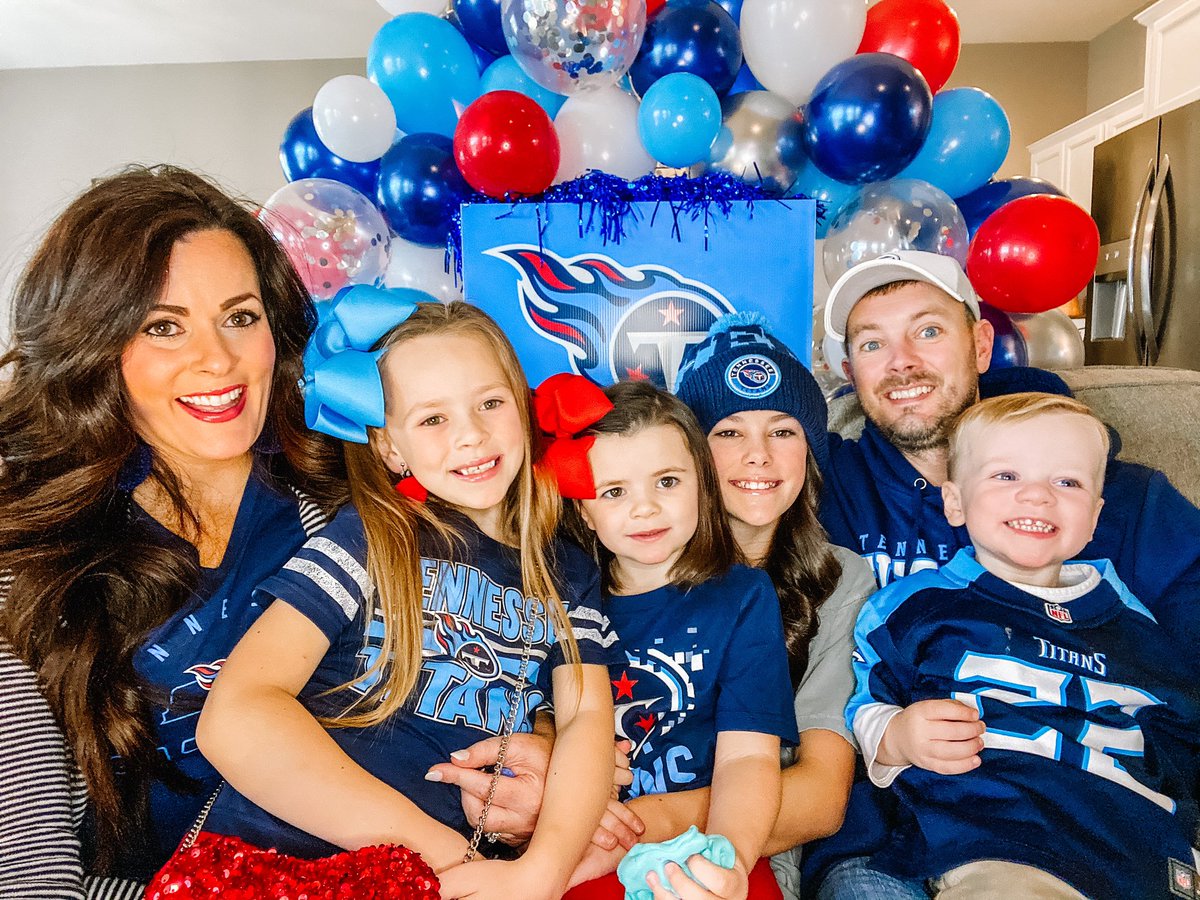 SarahConatser's tweet photo. Conatsers are #gameday ready!! Excited to represent the @Titans as #virtualfans!! https://t.co/iJZvqH1Bgn
