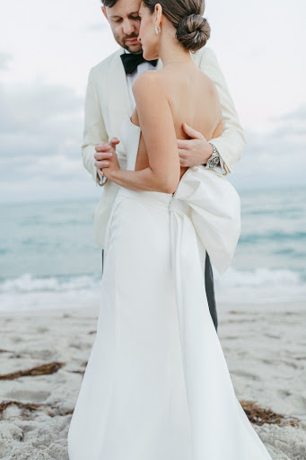 “Margot”, you making me crazy! Try on some of our favorite styles at our <a href="/chicparisien/">Chic Parisien</a> trunk show, on now until Jan 18th in Coral Gables, FL. Book now: inesdisanto.com/book-an-appoin… #WeddingDress #weddinggown

Photo: PS Photo Films