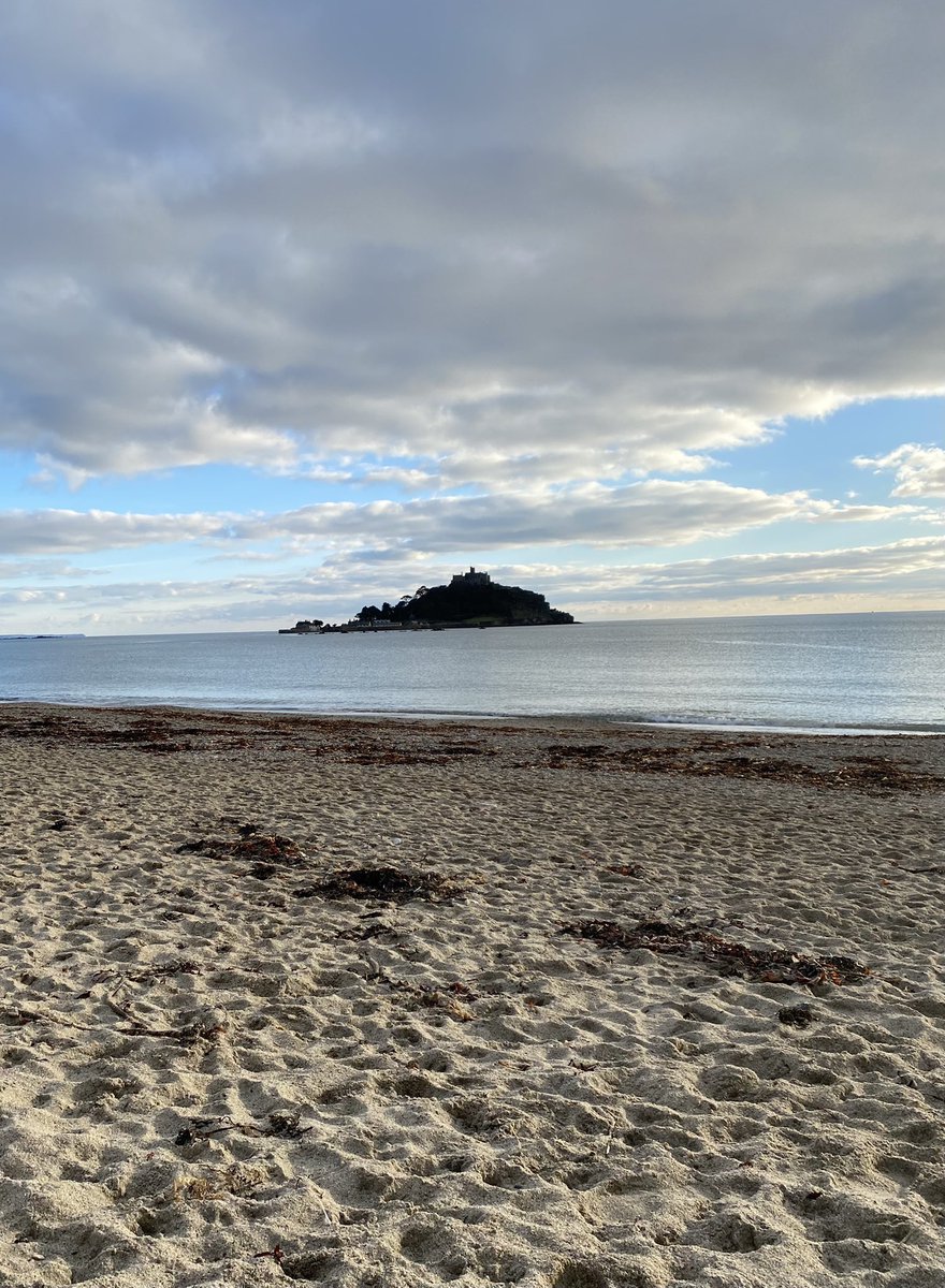 Shelley_Marie86's tweet photo. Another beautiful day in Kernowfornia today. You’d hardly tell it was January! #lockdownlife #60minsonthebeach #marazion #penzance #january2021 https://t.co/2tGkfP5M8i