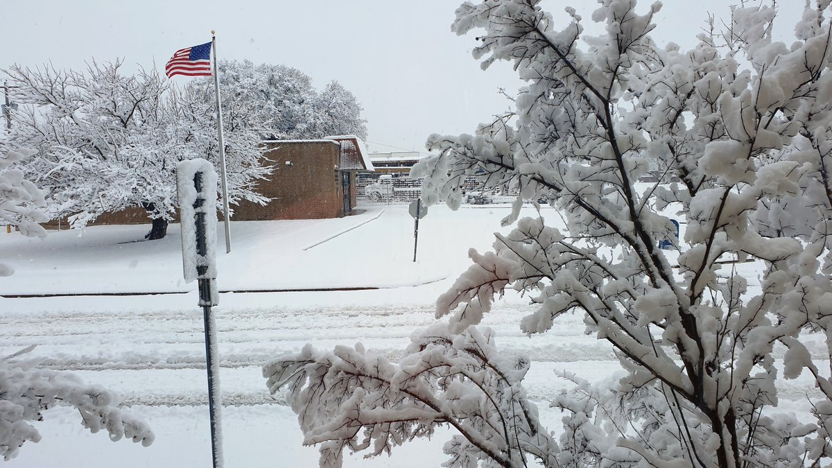TexasLegacyIns's tweet photo. What a beautiful sight as our Nation's Flag waves fully as to welcome each new round of snowfall; almost as to represent so much more than this one scene alone... Like a signal from the heavens above of a fresh start for all, a time of healing for our Nation... read more https://t.co/6w1snuA3D9