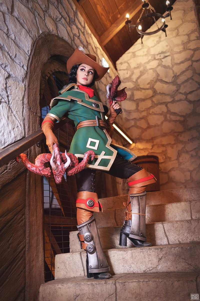 IssabelCosplay's tweet photo. WHO DIS??!! 
Yes, it's not a selfie, I have a new photoshoot picture!! 
This one is from my first cooperation with Photoruru and final effect is so good that I hope that we will have an oportunity to work  together again in future! #fotocon #legendia @PaganOnline @wargaming_net https://t.co/CBC0h1Z0sU