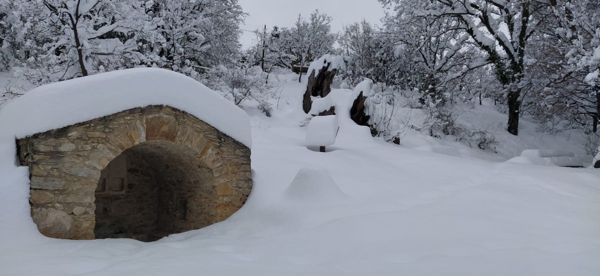AjBenassal's tweet photo. Així es veu el 😍 patrimoni benassalenc banyat per la ❄️ neu 

#borrascafilomena #altmaestrat #igercs #winter #filomena #benassal https://t.co/Uwp96WrMfM