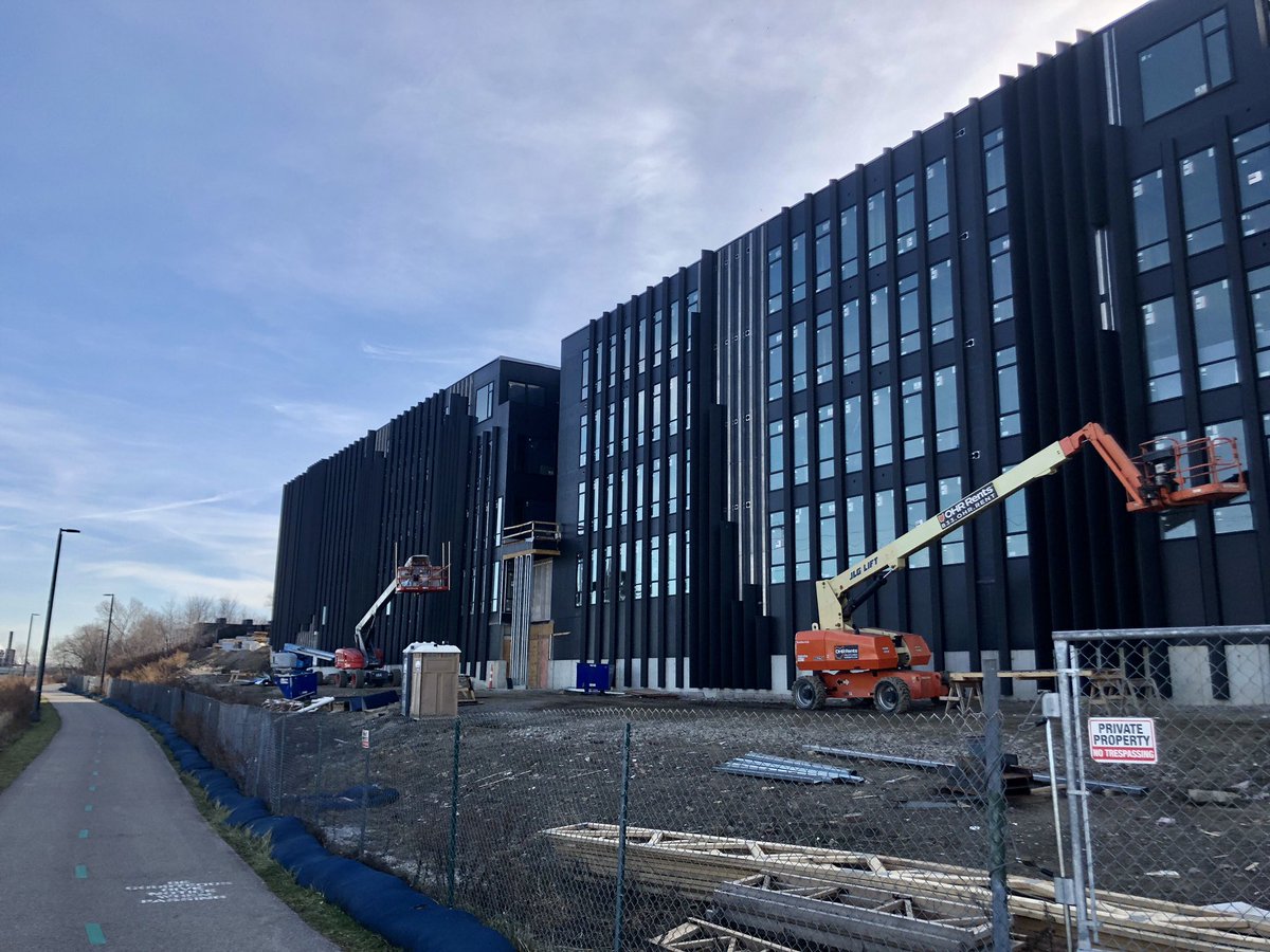 urbanetics_'s tweet photo. ❗️Electric Gardens construction tour thread:

This exciting new Tremont residential/coworking building on the Towpath Trail reflects spin-off development from trail investments. At already 30% leased (🤯), here’s a peek inside this beautiful new neighborhood addition.⬇️ (1/6) https://t.co/6oMifIfwFS
