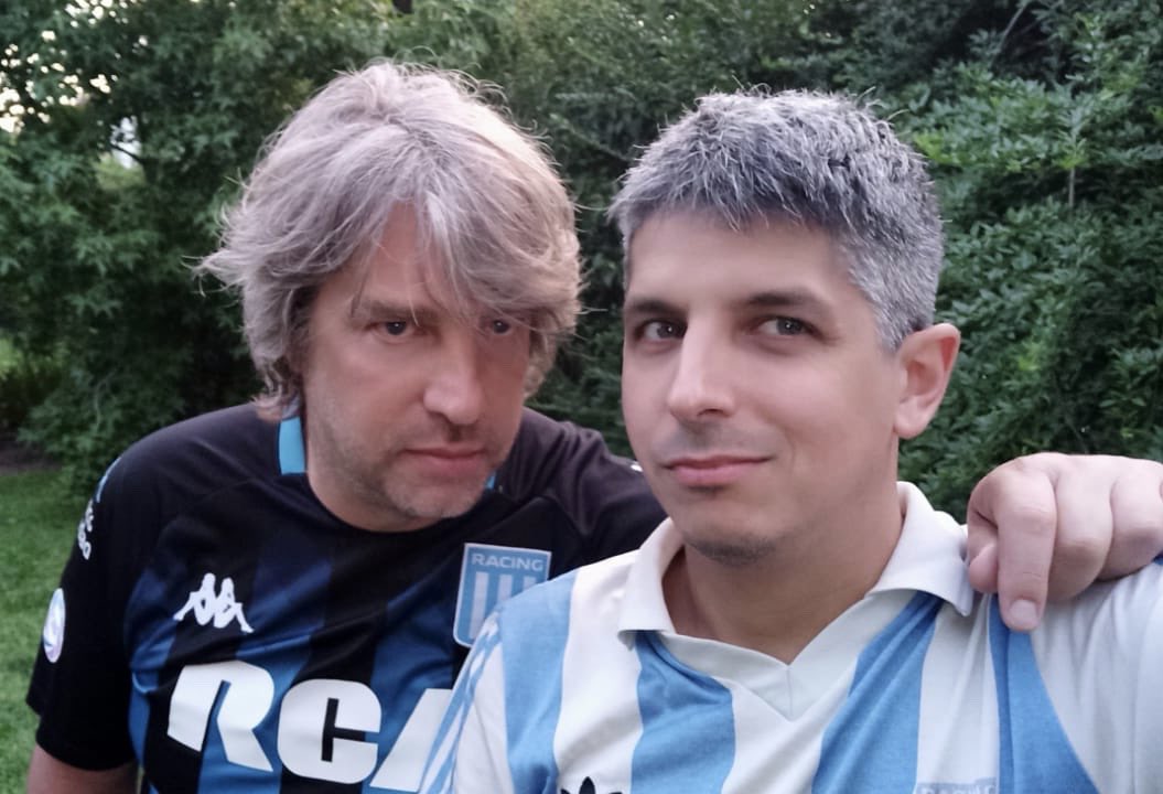 ruizlisandro's tweet photo. Alma mater de #UGDC, de grandiosos encuentros de amigos y de este supergrupo académico, feliz cumple Fernando @DiscosPerfectos un abrazo de hermano mayor https://t.co/6Rb8FnaxG4
