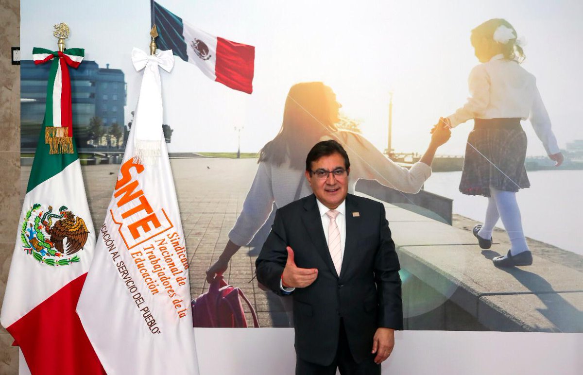 SnteNacional's tweet photo. #SNTEconMéxico 👩‍🏫🇲🇽👨‍🏫

En México 🇲🇽 se desea #RegresoAClases y recuperar enseñanza/aprendizaje presencial 🧑‍💻🏫👨‍🏫 priorizando la salud ante la #COVID19 🦠 con la vacunación 💉👩‍🏫 #SNTE Mtro. Alfonso Cepeda Salas

MENSAJE 👉 https://t.co/d3YEUlfxL3

#FelizDomingo #BuenDomingo #NFL https://t.co/WB5xu0i45F