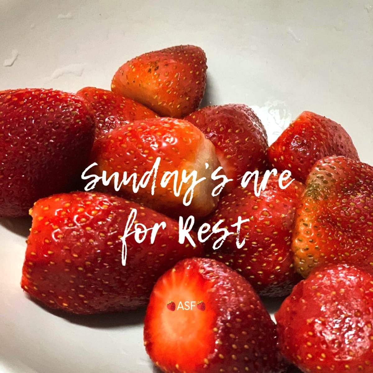 AshleysStrawB's tweet photo. Hope you have a wonderful week ahead! 

🍓ASF🍓 https://t.co/j9nzSa9NFd