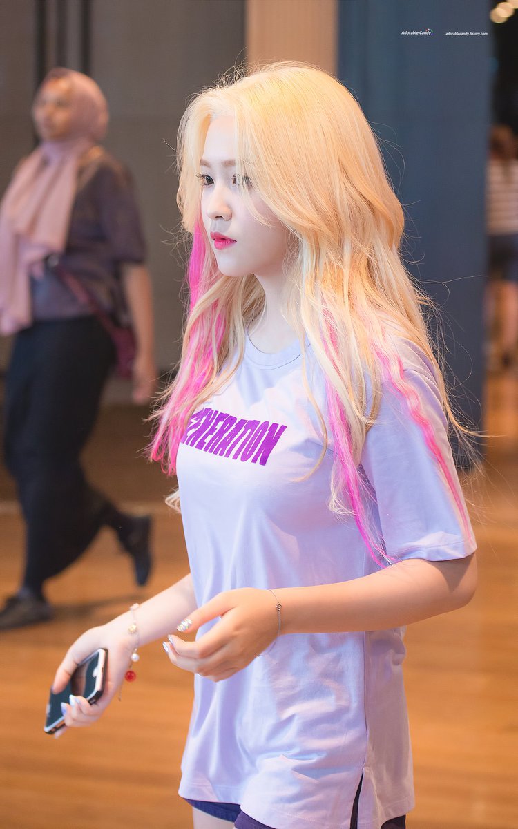 yeri looks tweet media