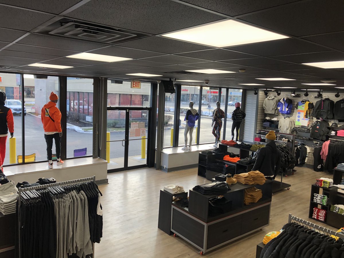DTLRVILLA's tweet photo. #CHICAGO 🚨 WE'RE OPEN🚨 DTLR GRAND PLAZA 🏃🏾‍♂️
 has re-opened! 🔑 🔑 🔑

Fully stocked w/ the latest releases, fresh apparel and more.  Stop by and shop with us today!

📍 DTLR - GRAND PLAZA
5401-05 S. Wentworth Plaza
Chicago, IL 60609

@mikestreetz

#DTLR
#Chicago
#DisChicago https://t.co/BxiCepc5xf